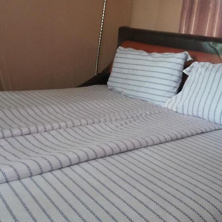 Rock Shadow Hotel Koboko Екстер'єр фото